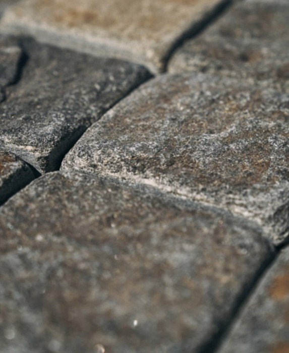 Grey Black 100mm * 100mm “Tumbled” Setts 1 to 2 cm  or 2 to 4cm thick 