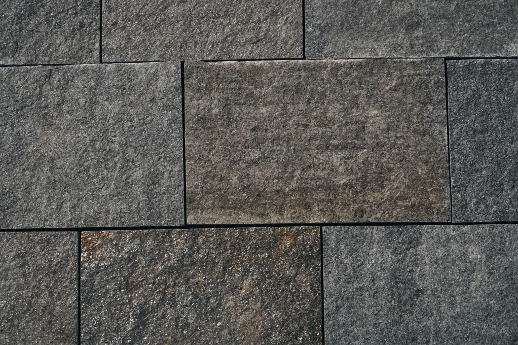 Gneiss Paving 200mm wide, 2 to 4cm thick 